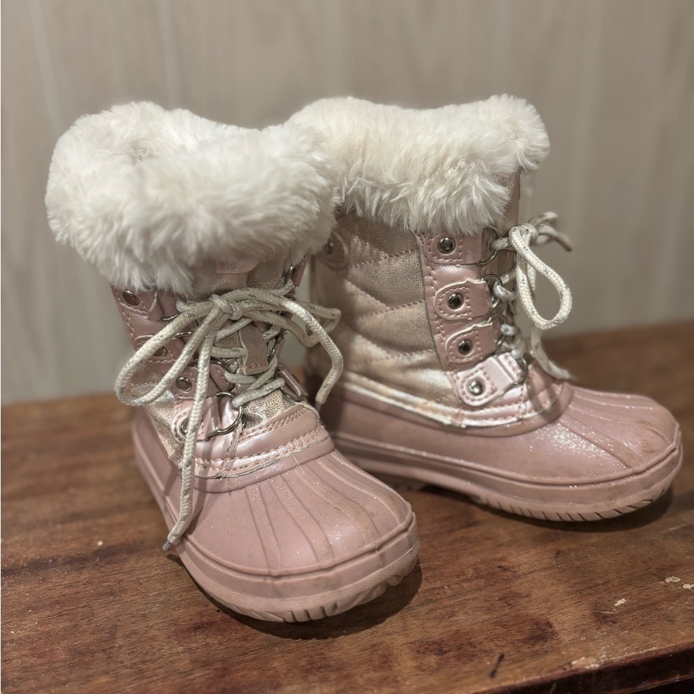 London Fog Pink Sparkly Snow Boots Lined With White Faux Fur. Girls sz 9.